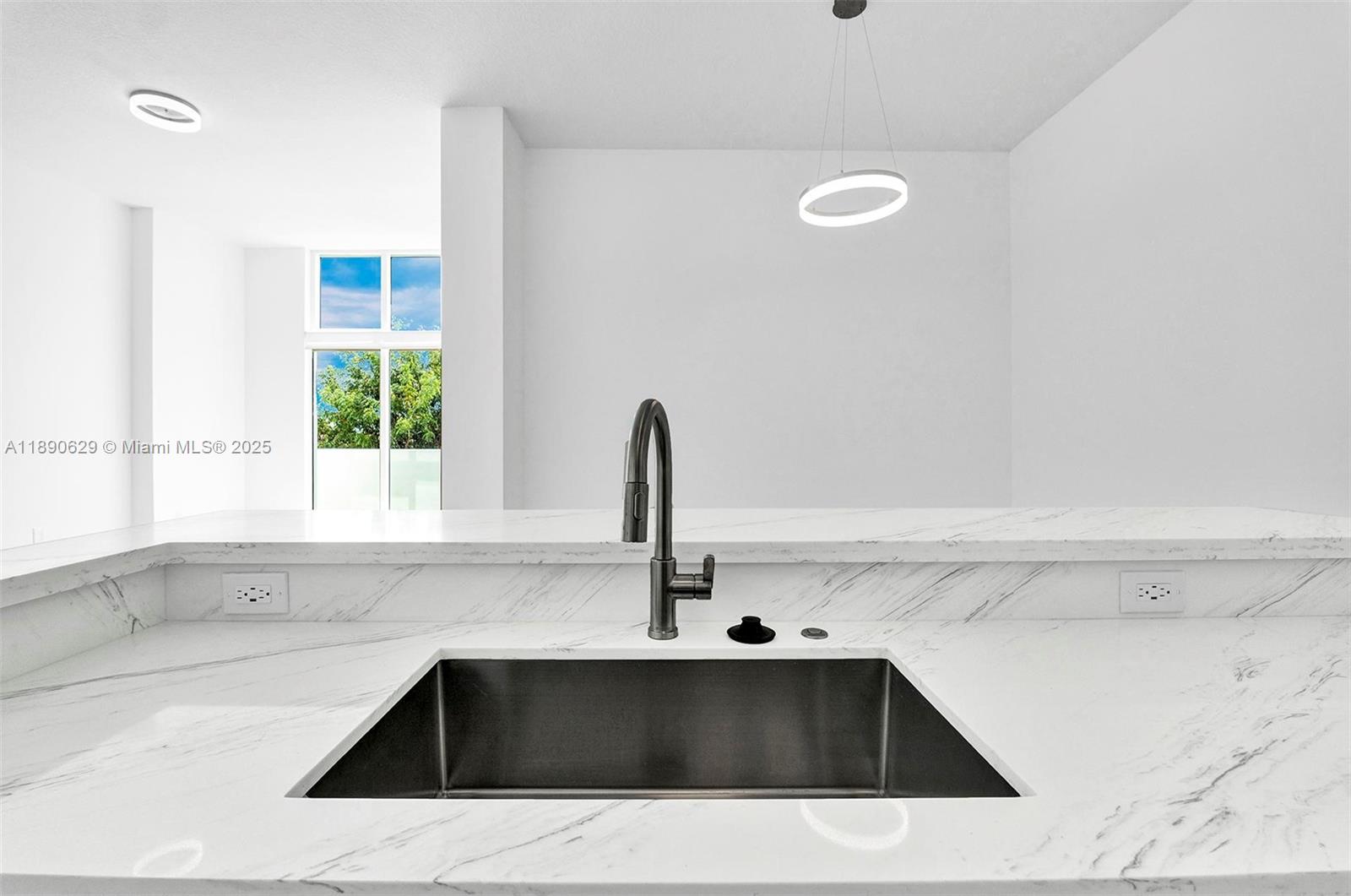 TERRAZAS RIVERPARK VILLAG - Residential