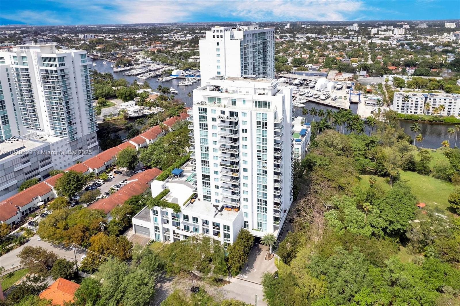 TERRAZAS RIVERPARK VILLAG - Residential