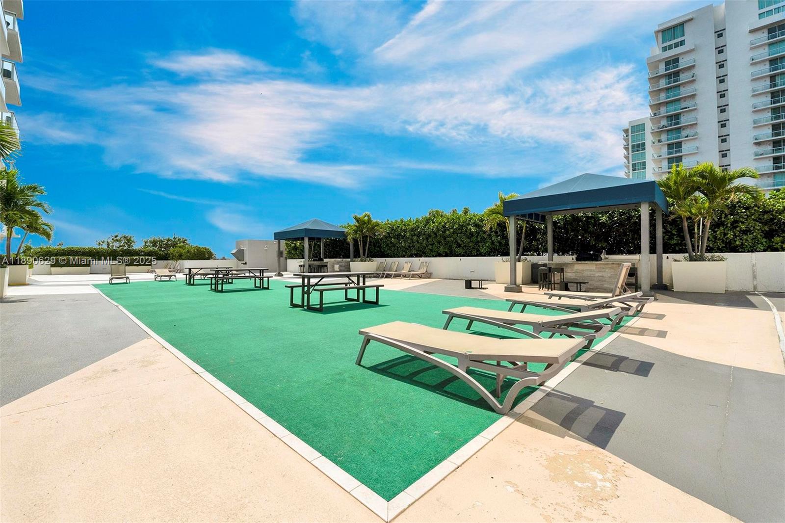 TERRAZAS RIVERPARK VILLAG - Residential