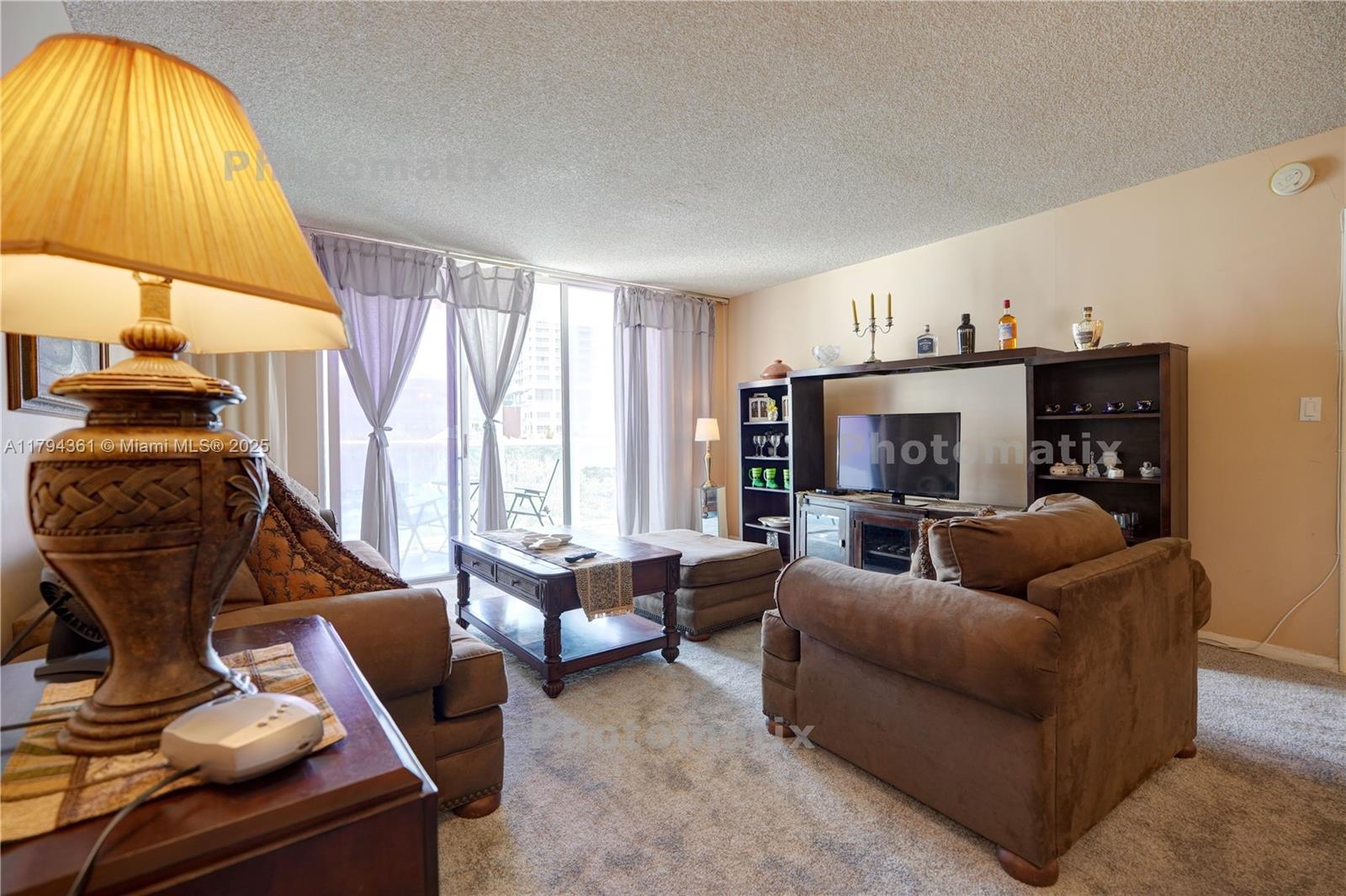 HALLMARK OF HOLLYWOOD CON - Residential Lease