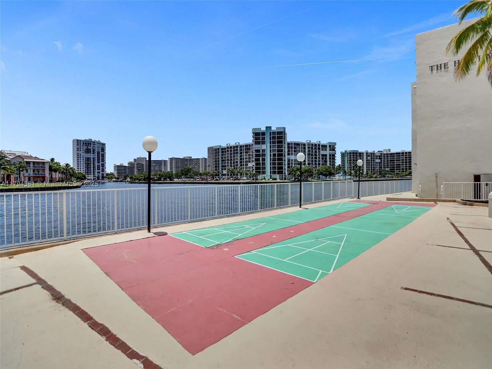 HALLMARK OF HOLLYWOOD CON - Residential Lease