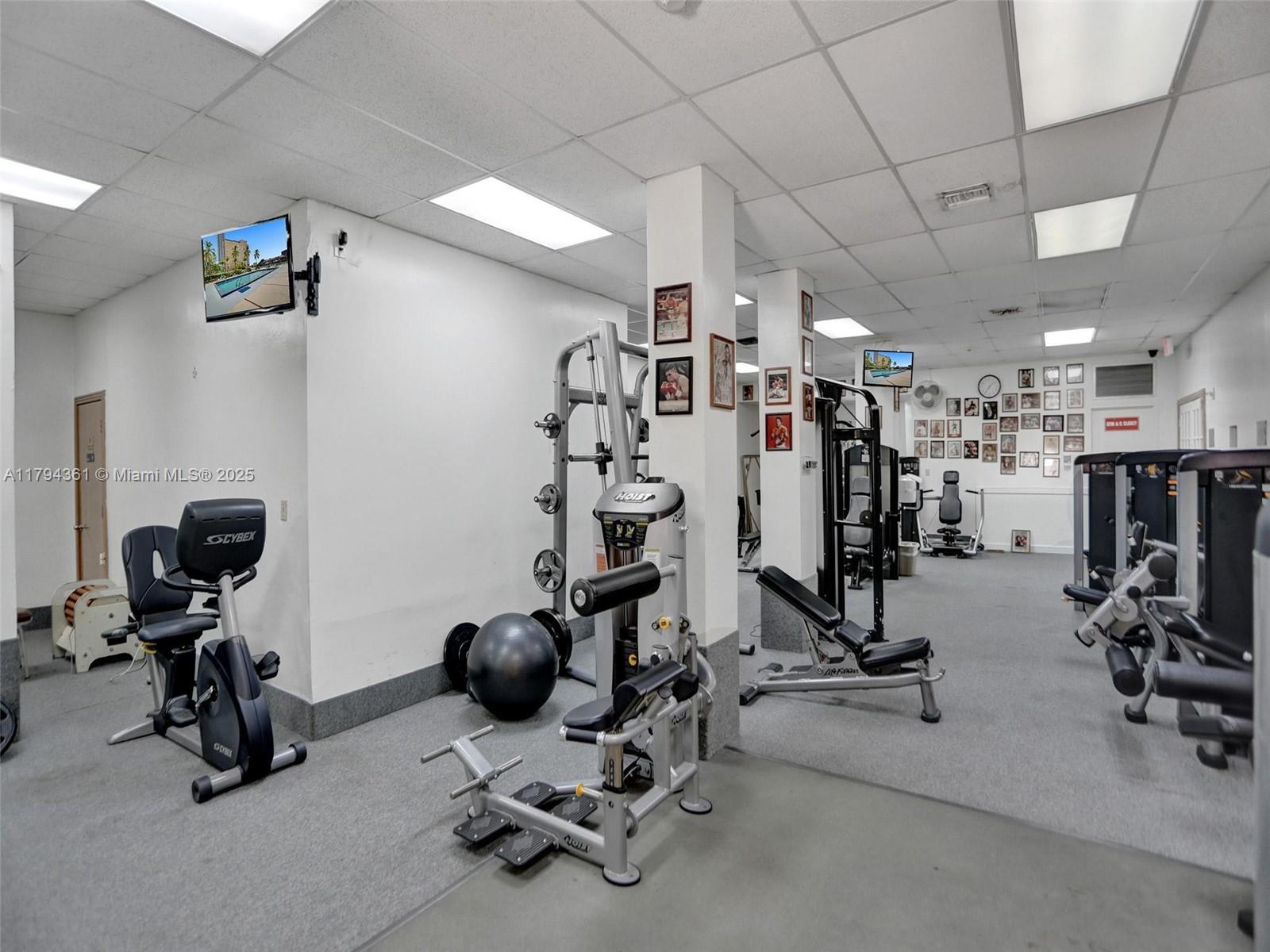 HALLMARK OF HOLLYWOOD CON - Residential Lease