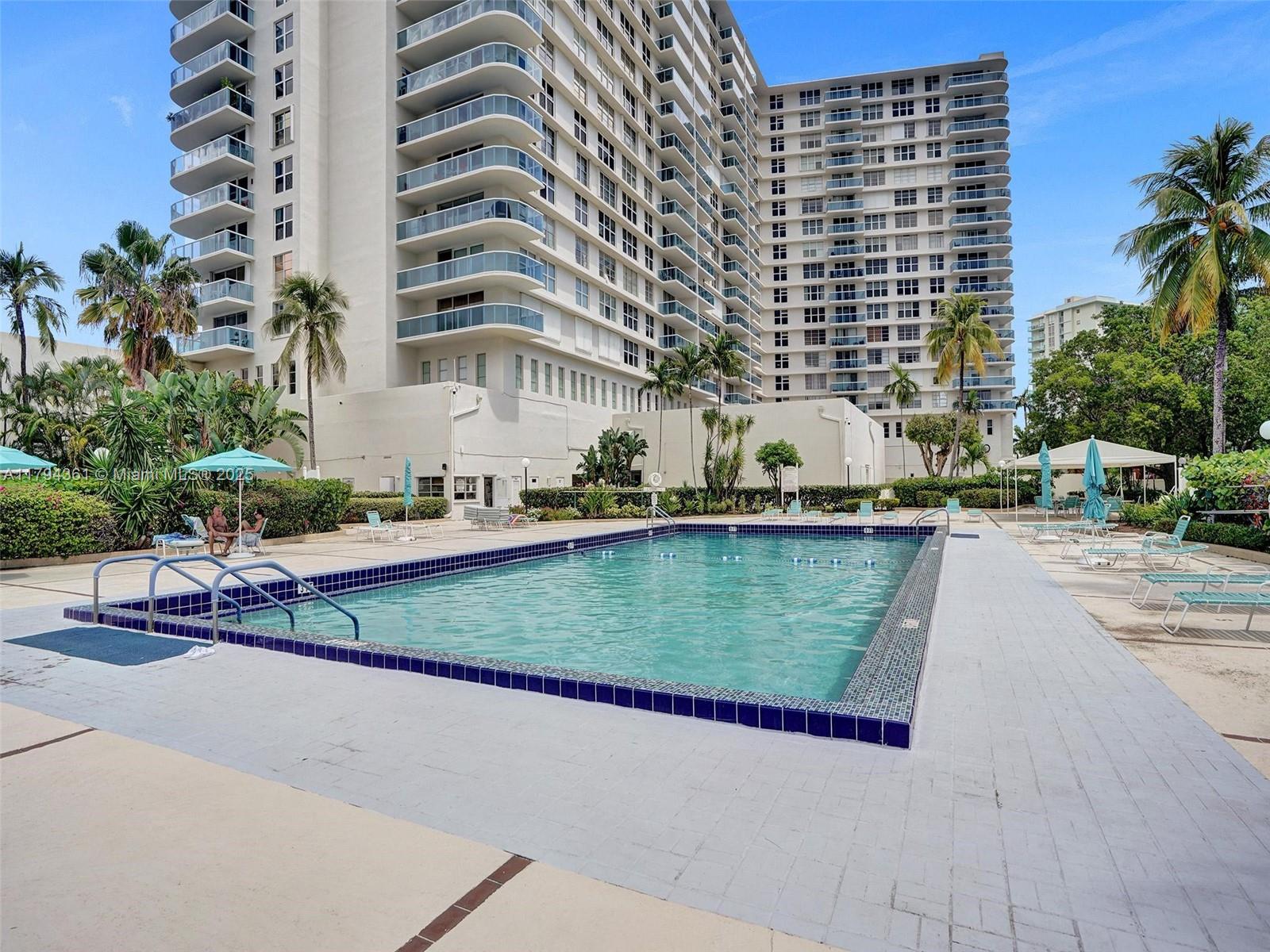 HALLMARK OF HOLLYWOOD CON - Residential Lease