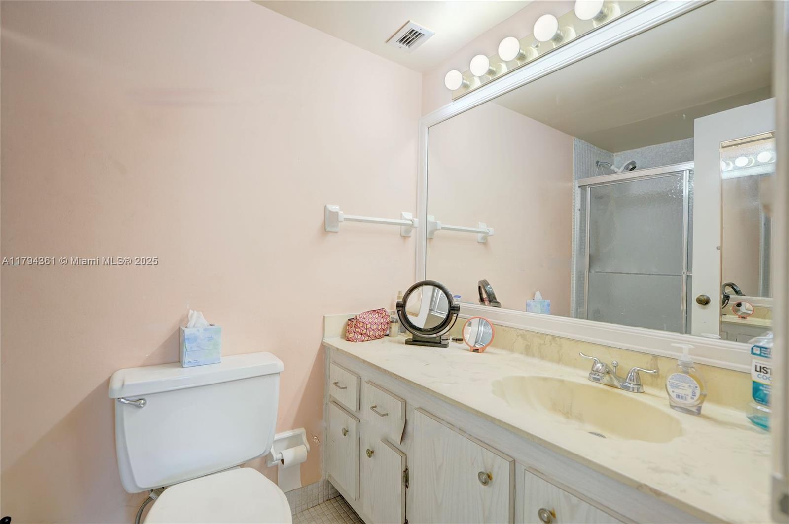 HALLMARK OF HOLLYWOOD CON - Residential Lease