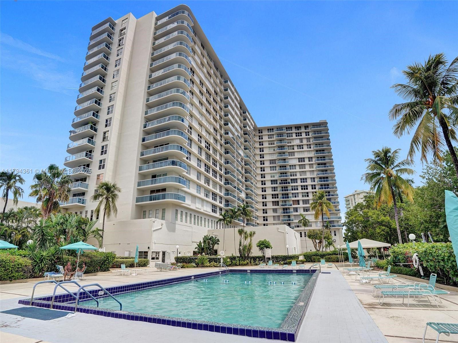 HALLMARK OF HOLLYWOOD CON - Residential Lease