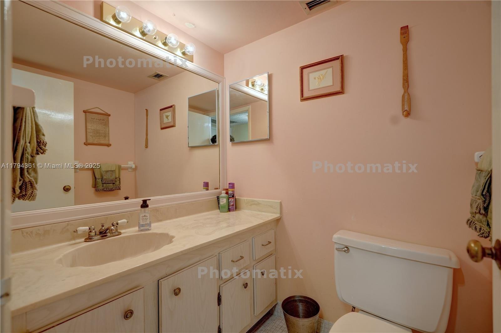 HALLMARK OF HOLLYWOOD CON - Residential Lease