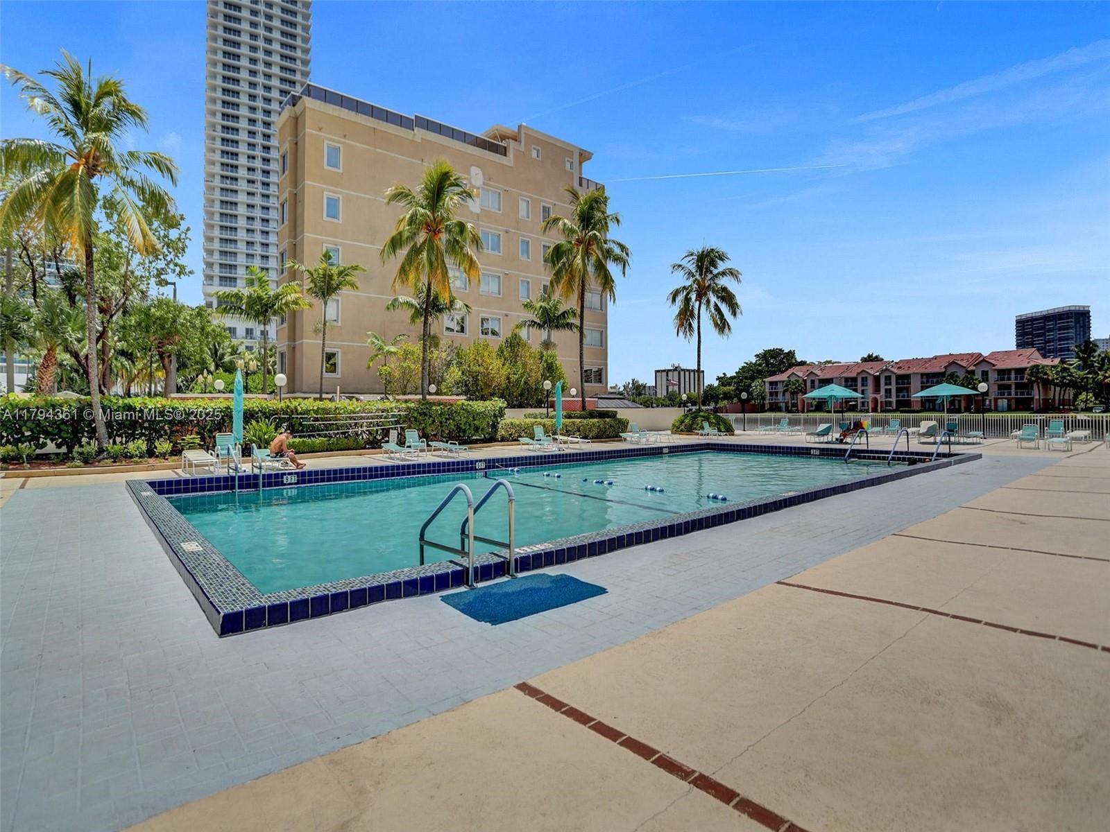 HALLMARK OF HOLLYWOOD CON - Residential Lease