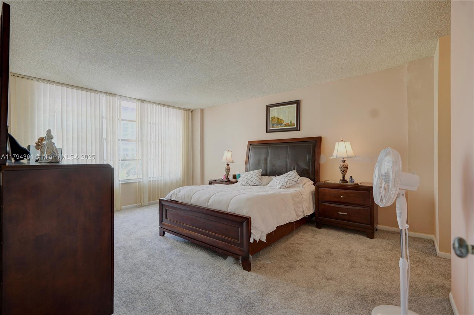 HALLMARK OF HOLLYWOOD CON - Residential Lease