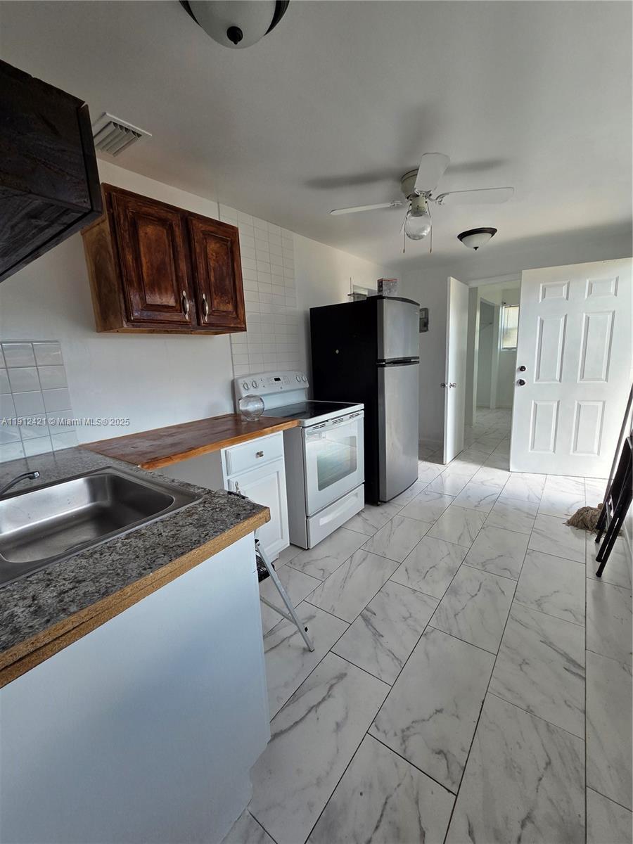 GOLFVIEW HEIGHTS 8 - Residential Lease