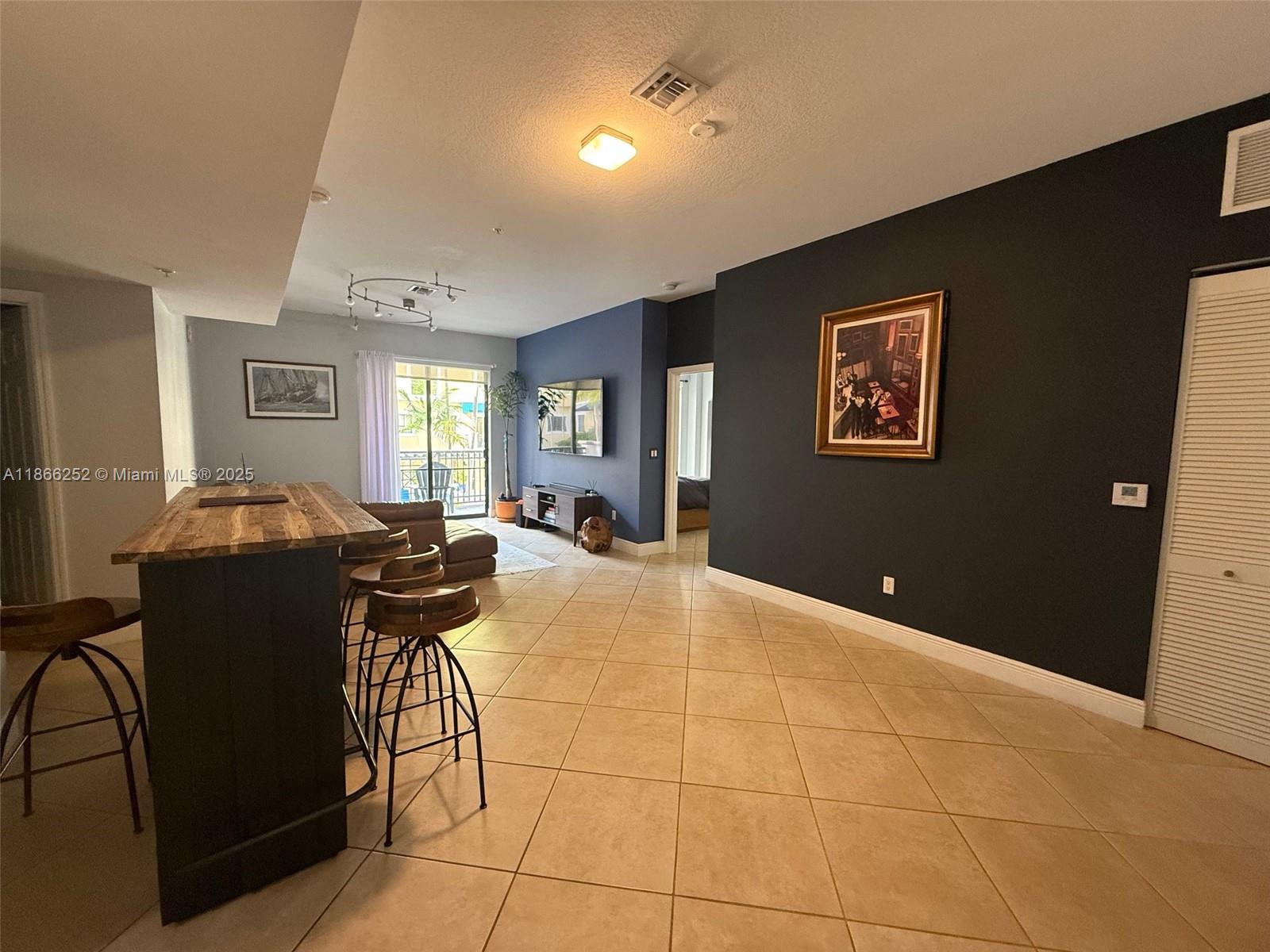 COLONNADE AT DADELAND SW - Residential