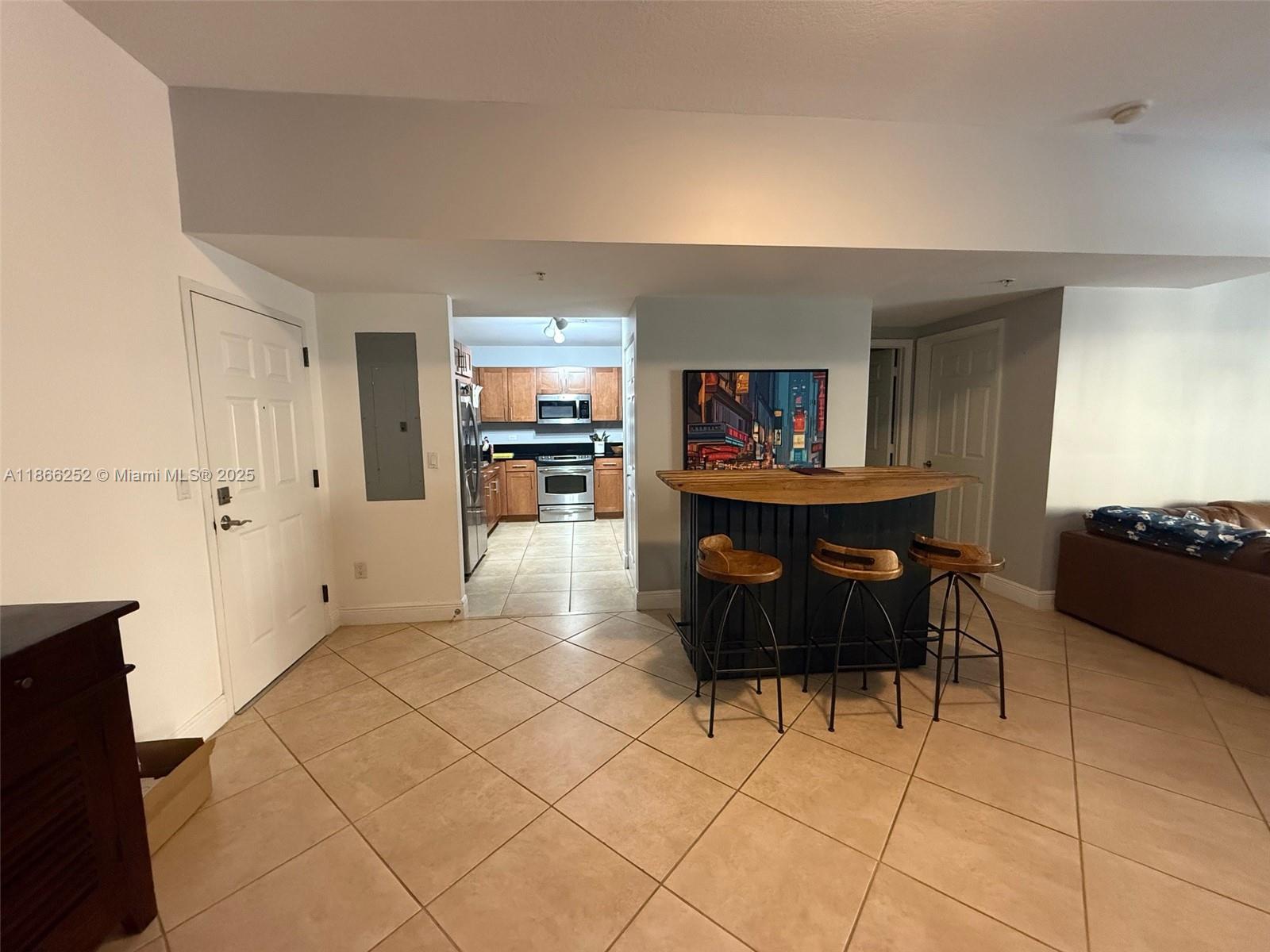 COLONNADE AT DADELAND SW - Residential