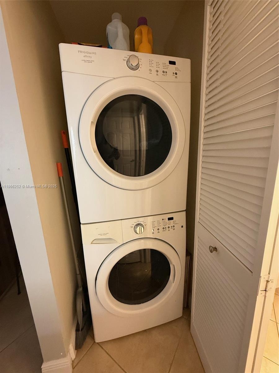 COLONNADE AT DADELAND SW - Residential