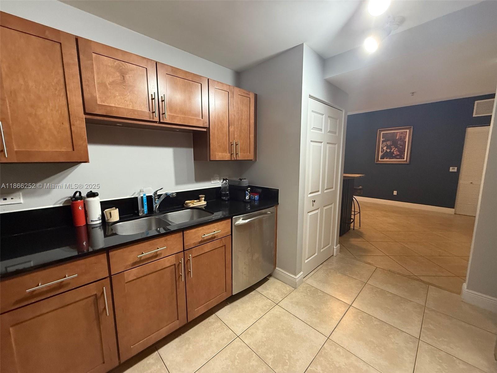 COLONNADE AT DADELAND SW - Residential