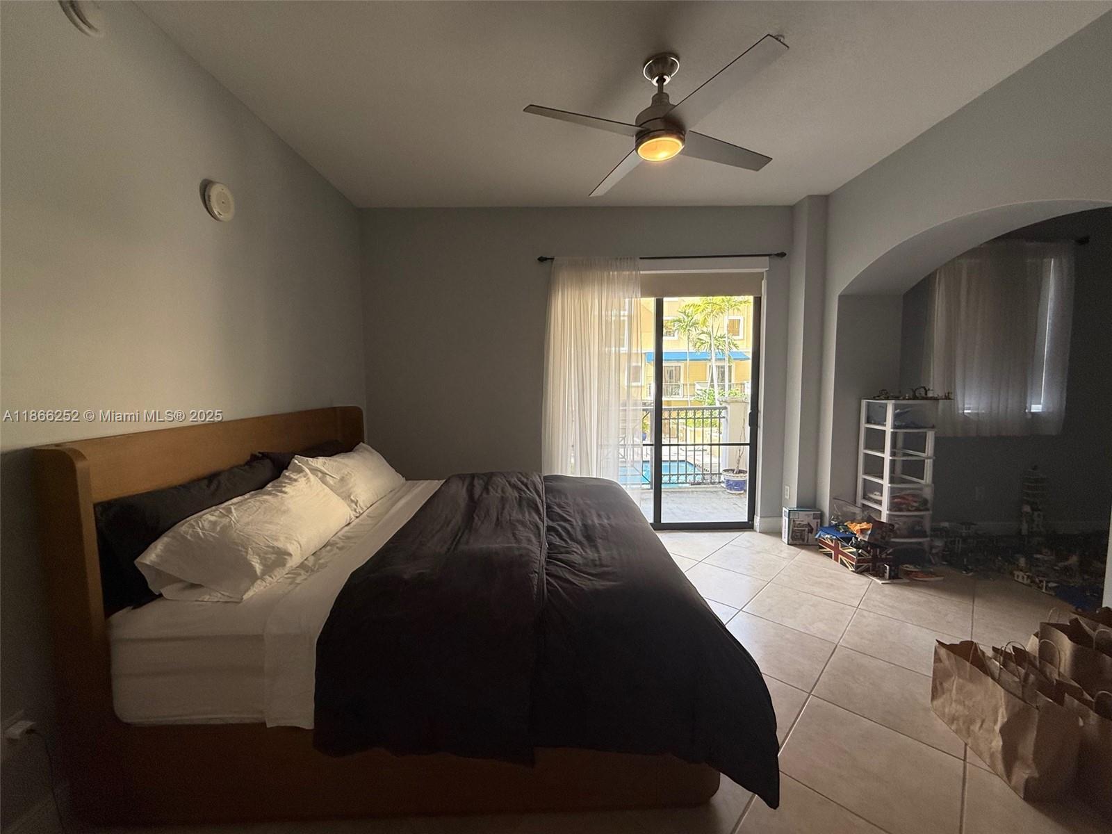 COLONNADE AT DADELAND SW - Residential