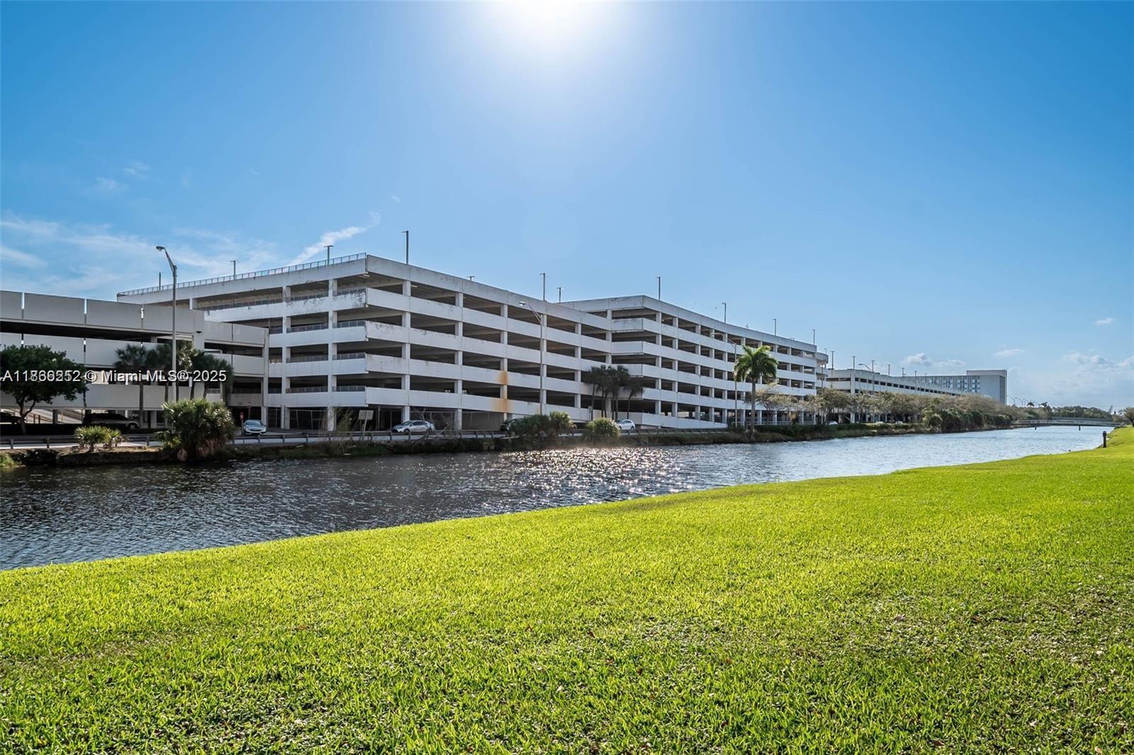 COLONNADE AT DADELAND SW - Residential
