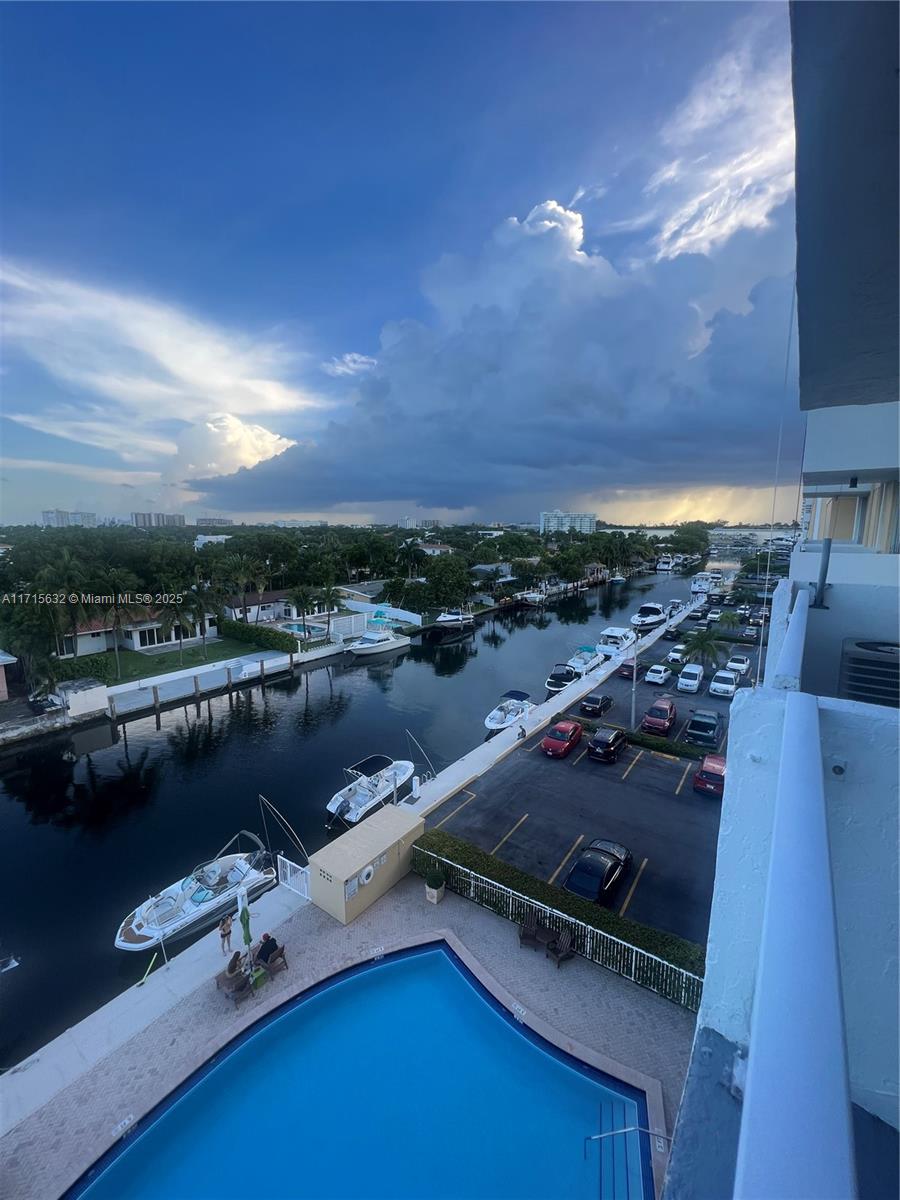 2020 Ne 135th St 607, North Miami, Miami-Dade County, Florida - 1 Bedrooms  
1 Bathrooms - 