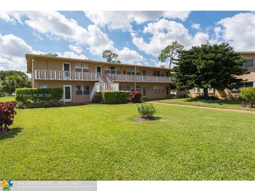 Spacious and bright unit available at The Century Village West Palm Beach, a 55+ community.
Brand new flooring.
New appliances.
New counter top.
Updated bathroom.
Century Village offers amazing amenities: clubhouse, theater, fitness center, pools, bus service, many activities for the residents.
