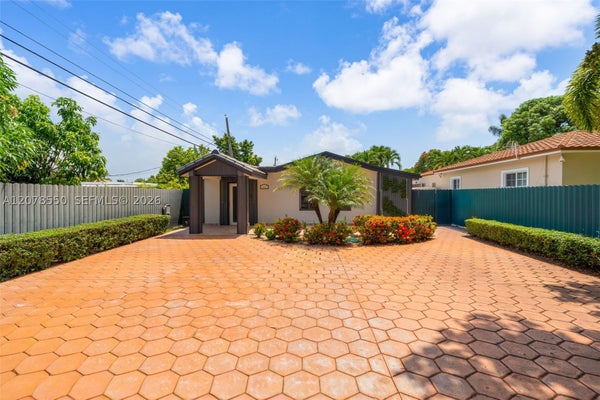 1327 SW 72ND AVE, MIAMI, FL 33144 - Image 6a979d1436352e497e46cb4c20e7bc3d/4082807367