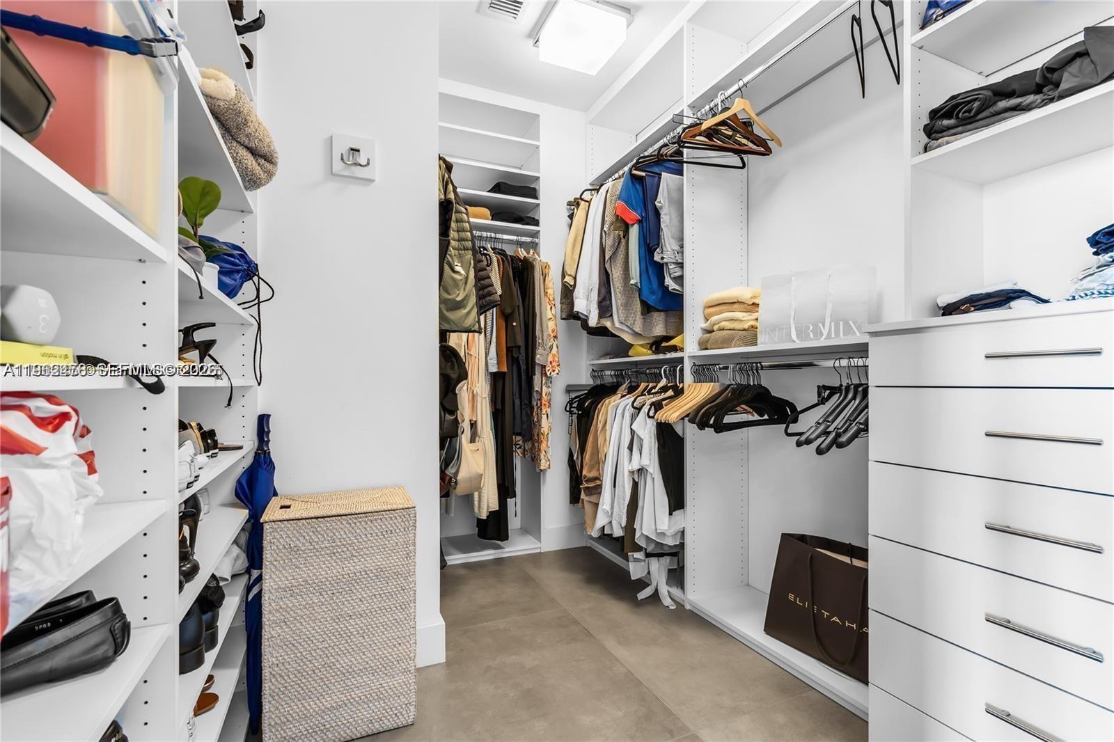 PARAISO BAY CONDO - Residential