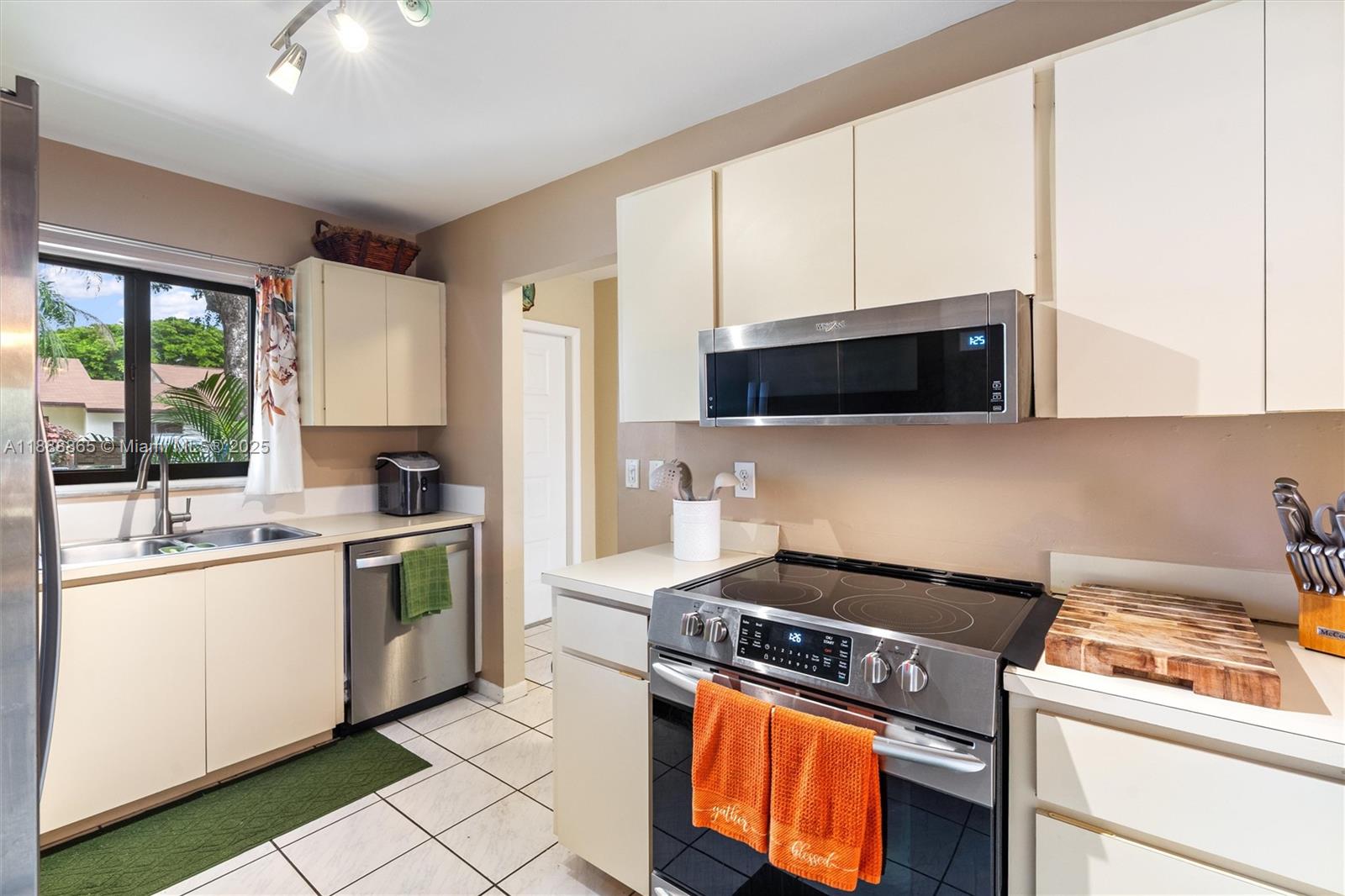 VENETIAN LAKES CONDO - Residential
