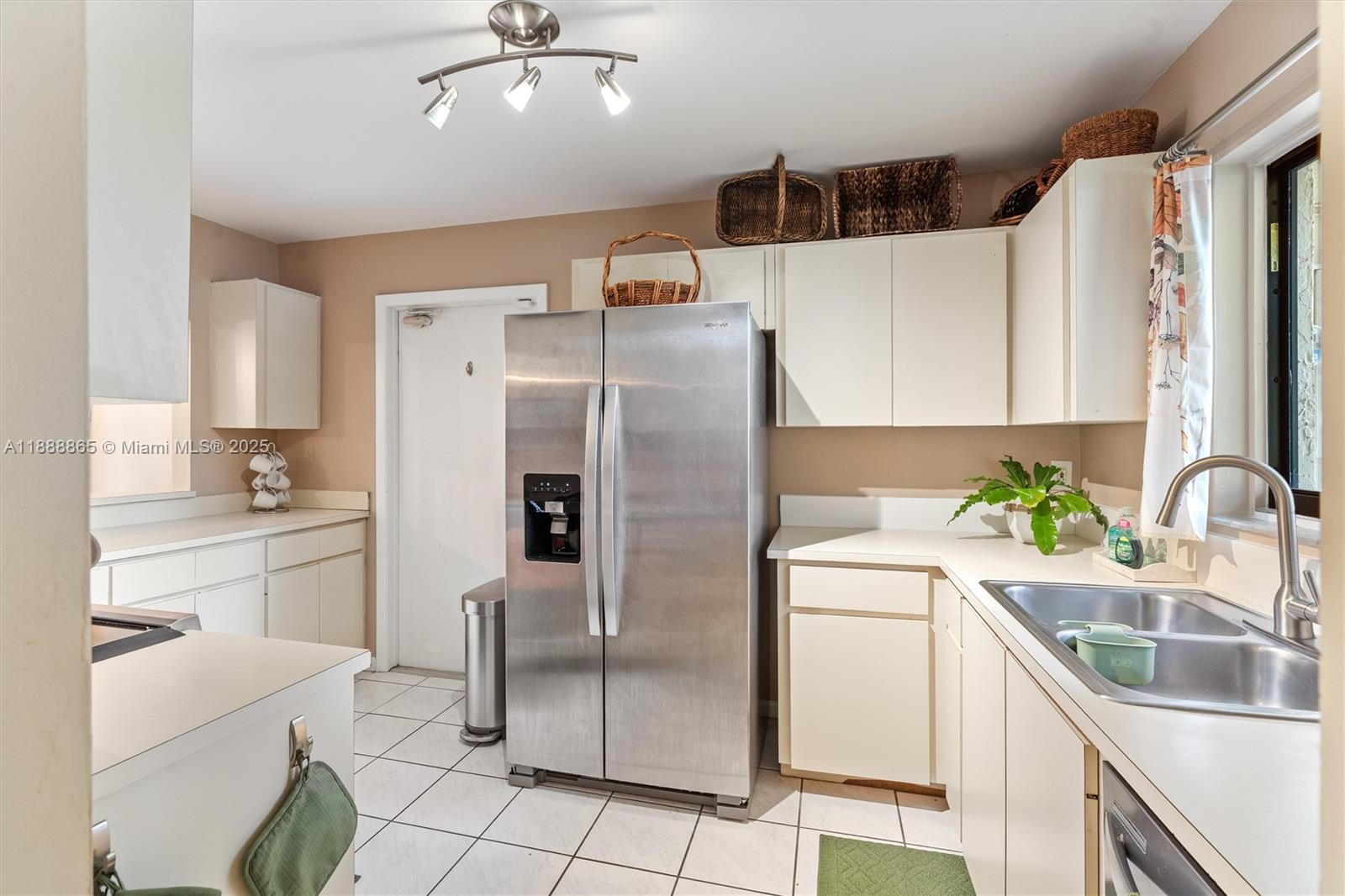 VENETIAN LAKES CONDO - Residential