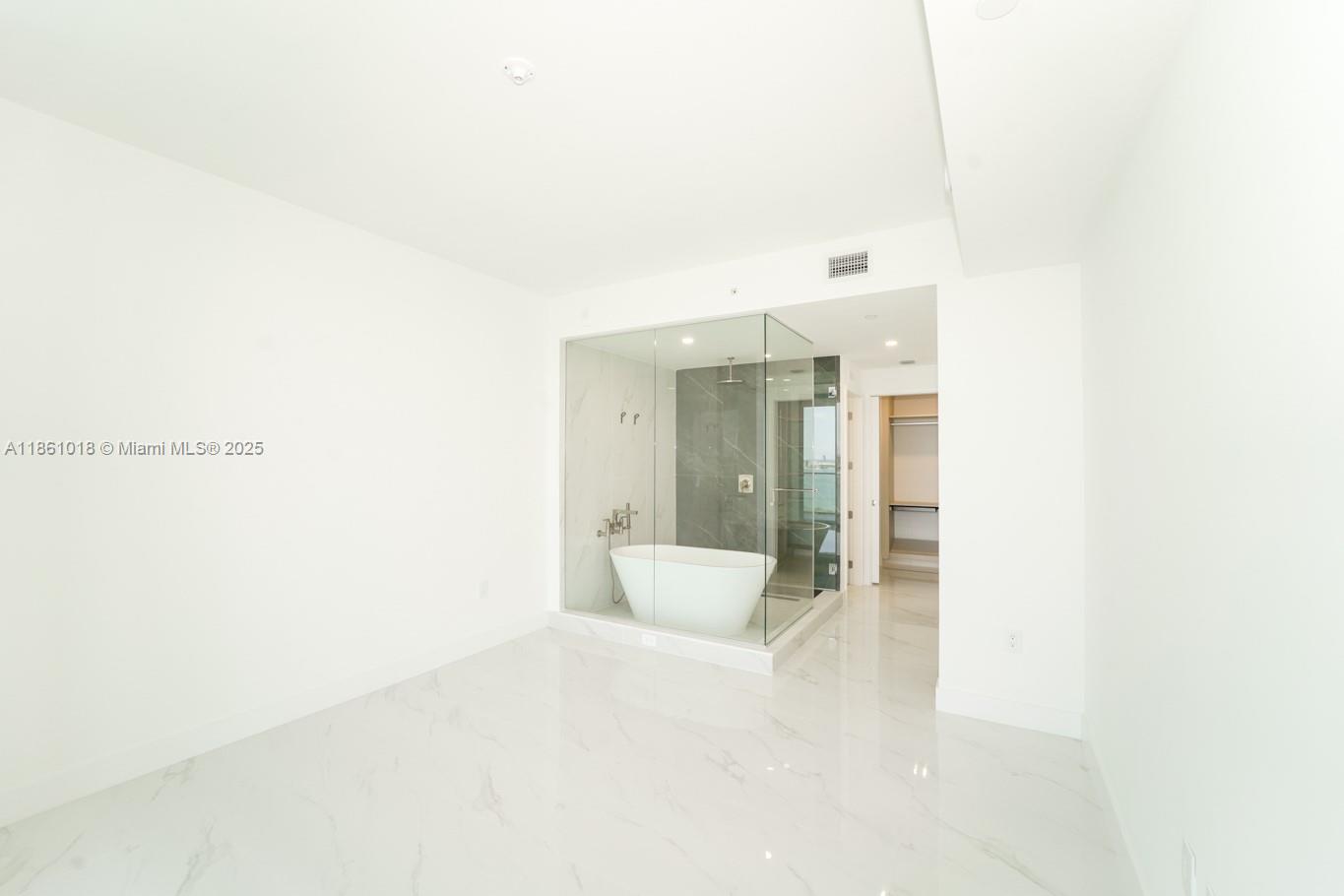 700 NE 24th St 2904