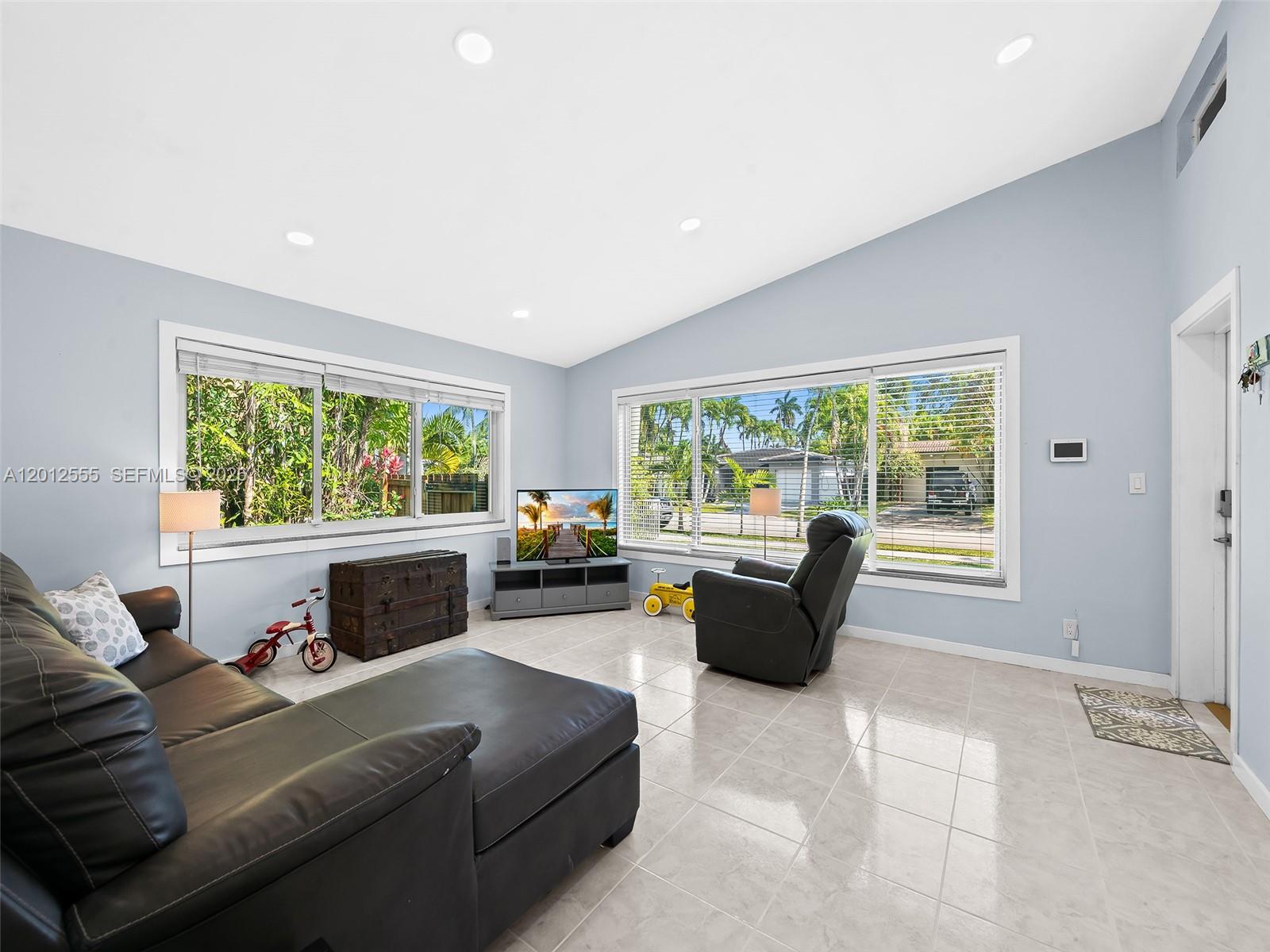 HOLLYWOOD LAKES SECTION - Residential Lease
