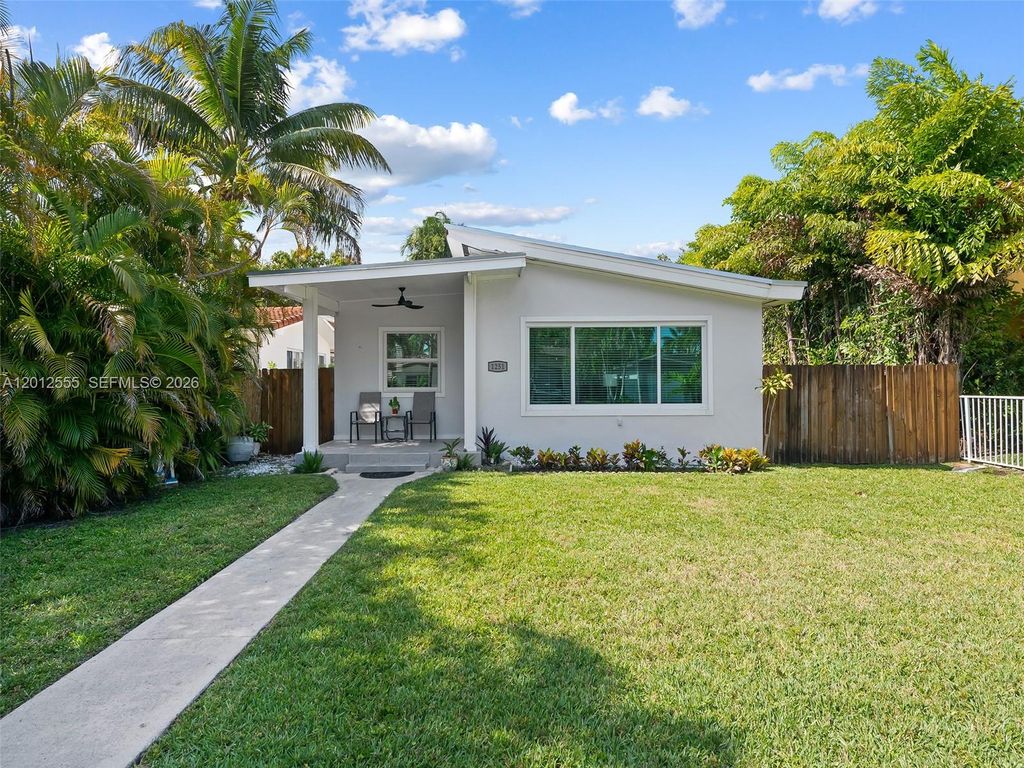Photo of 1251 Lincoln St, Hollywood, FL 33019 (MLS # A12012555)
