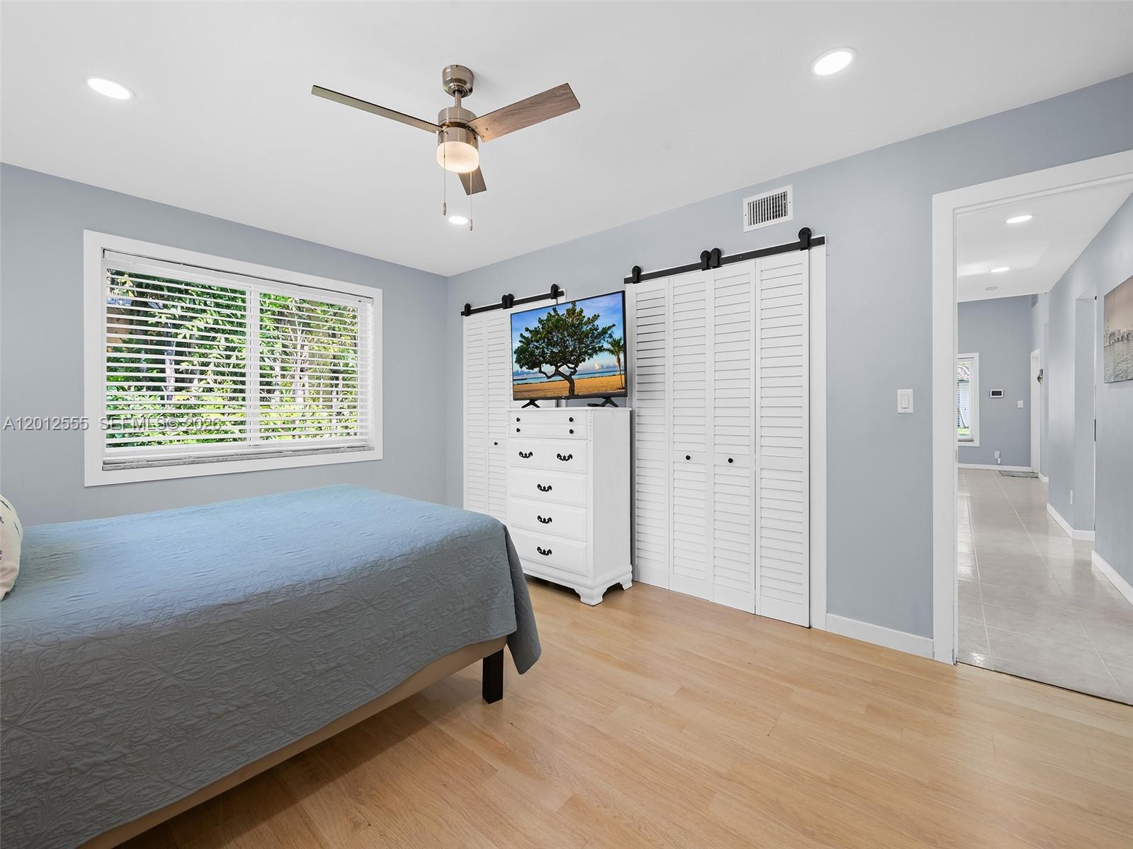 HOLLYWOOD LAKES SECTION - Residential Lease