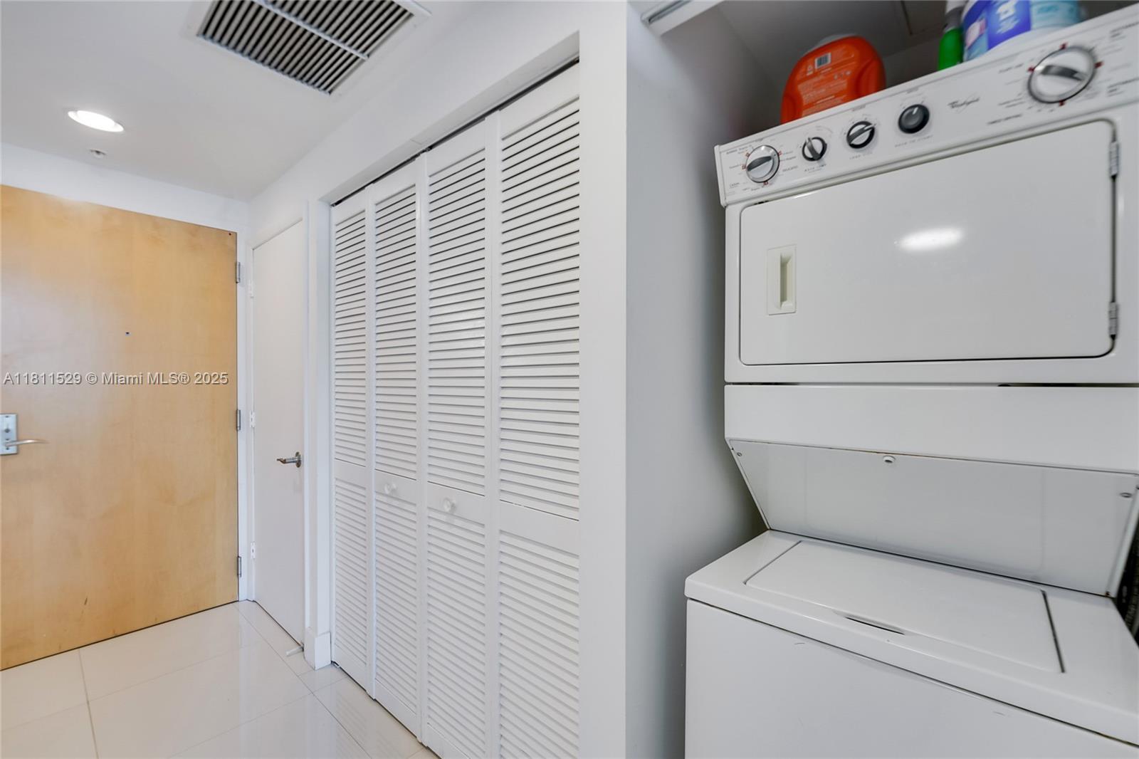 VIZCAYNE NORTH CONDO - Residential