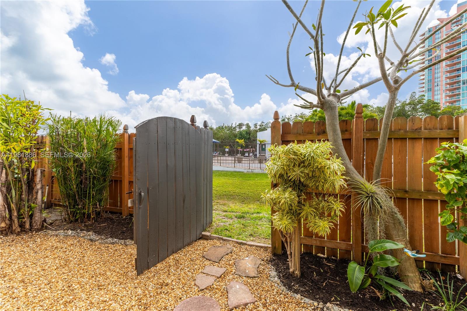 SOUTHVIEW AT AVENTURA CON - Residential