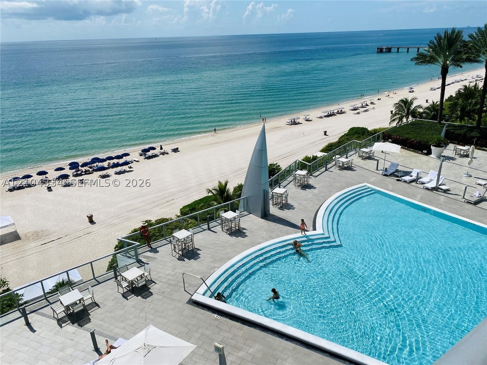 17121 Collins Ave 907