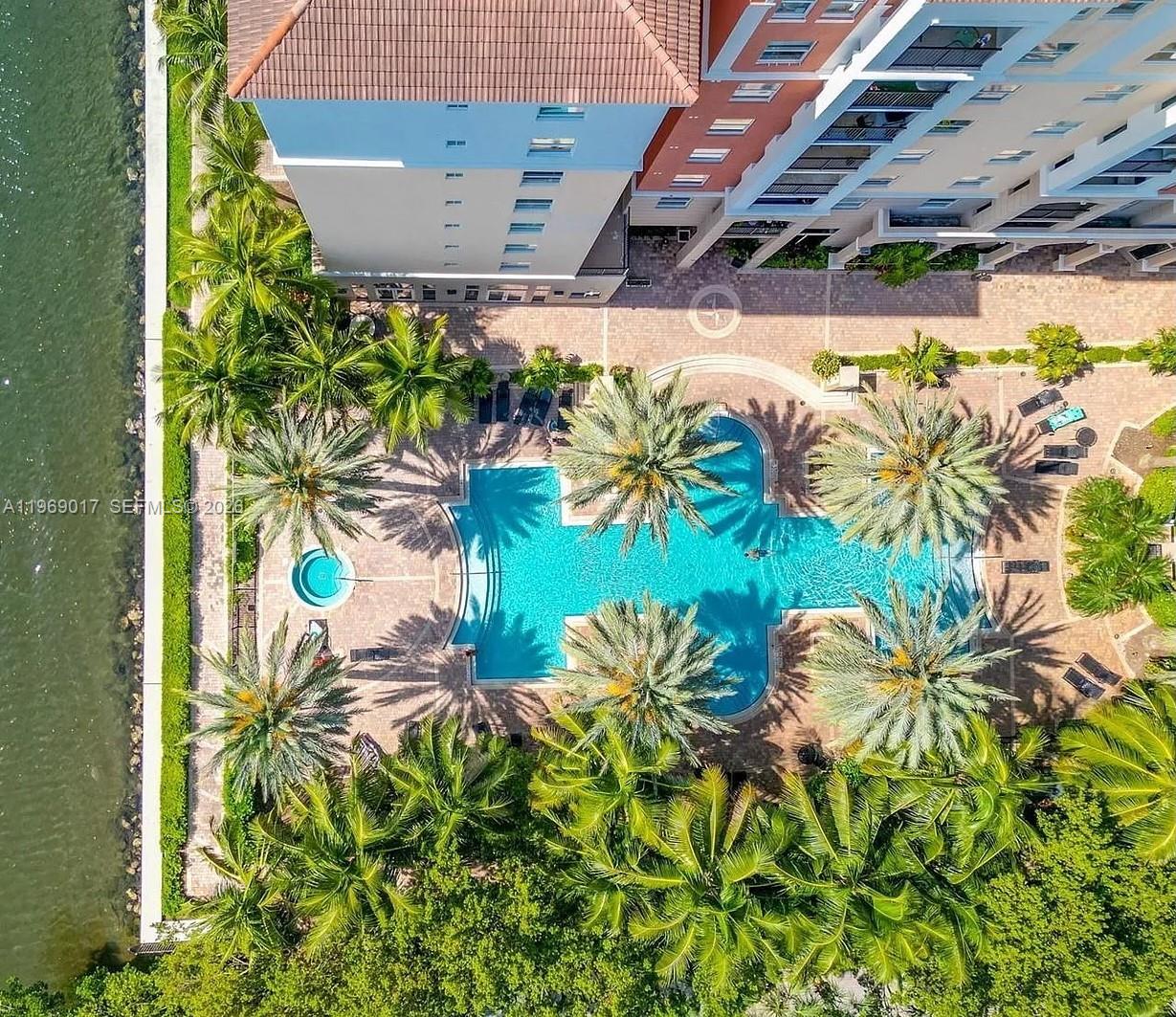 PORTO BELLAGIO CONDO - Residential