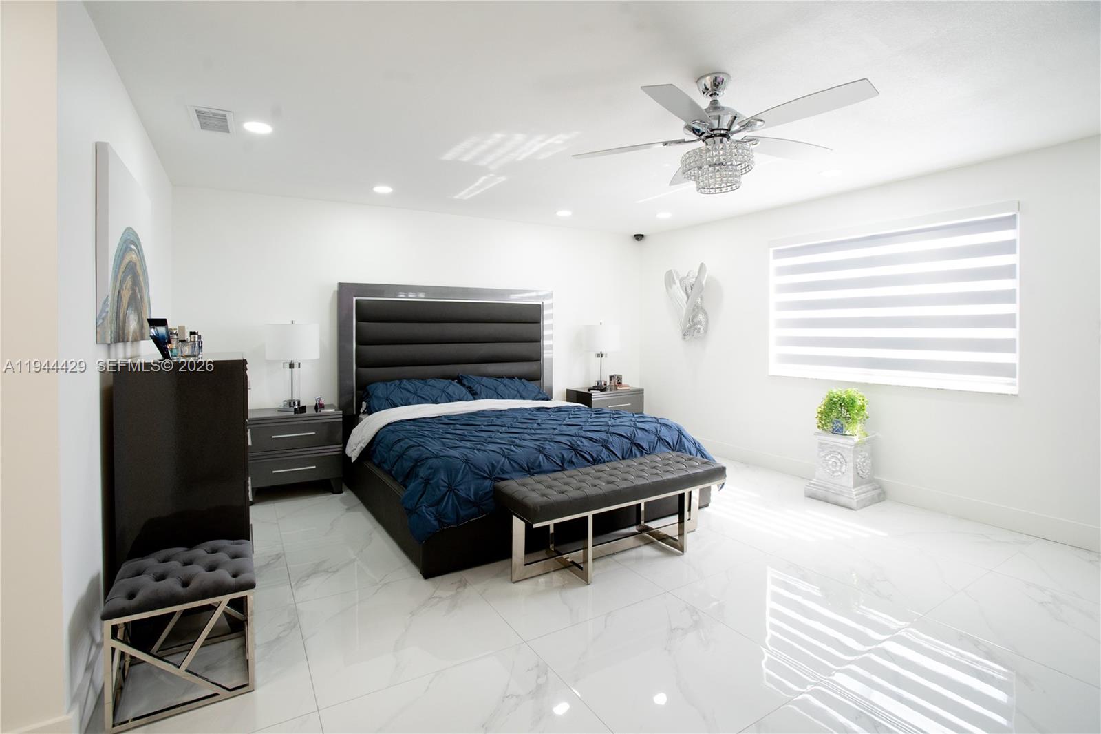 VENEZIA HOMES ESTATES IST - Residential