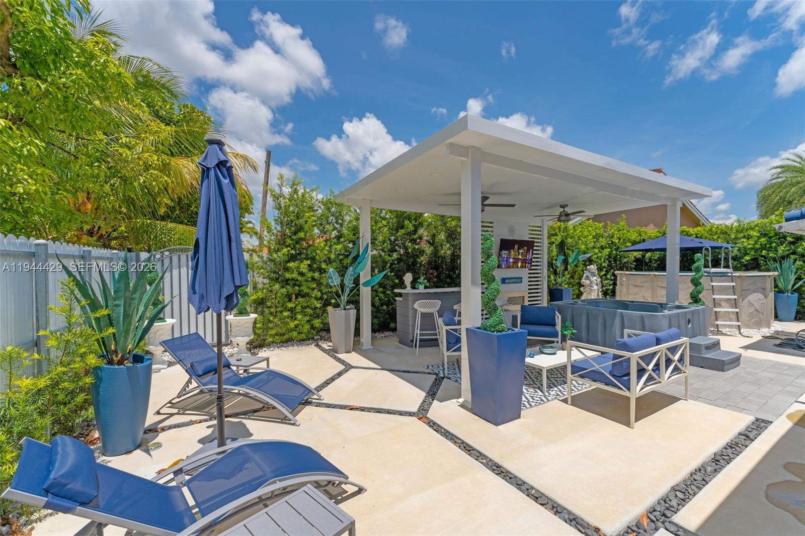 VENEZIA HOMES ESTATES IST - Residential