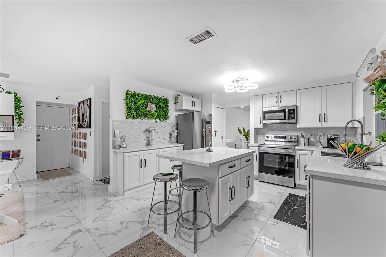 VENEZIA HOMES ESTATES IST - Residential