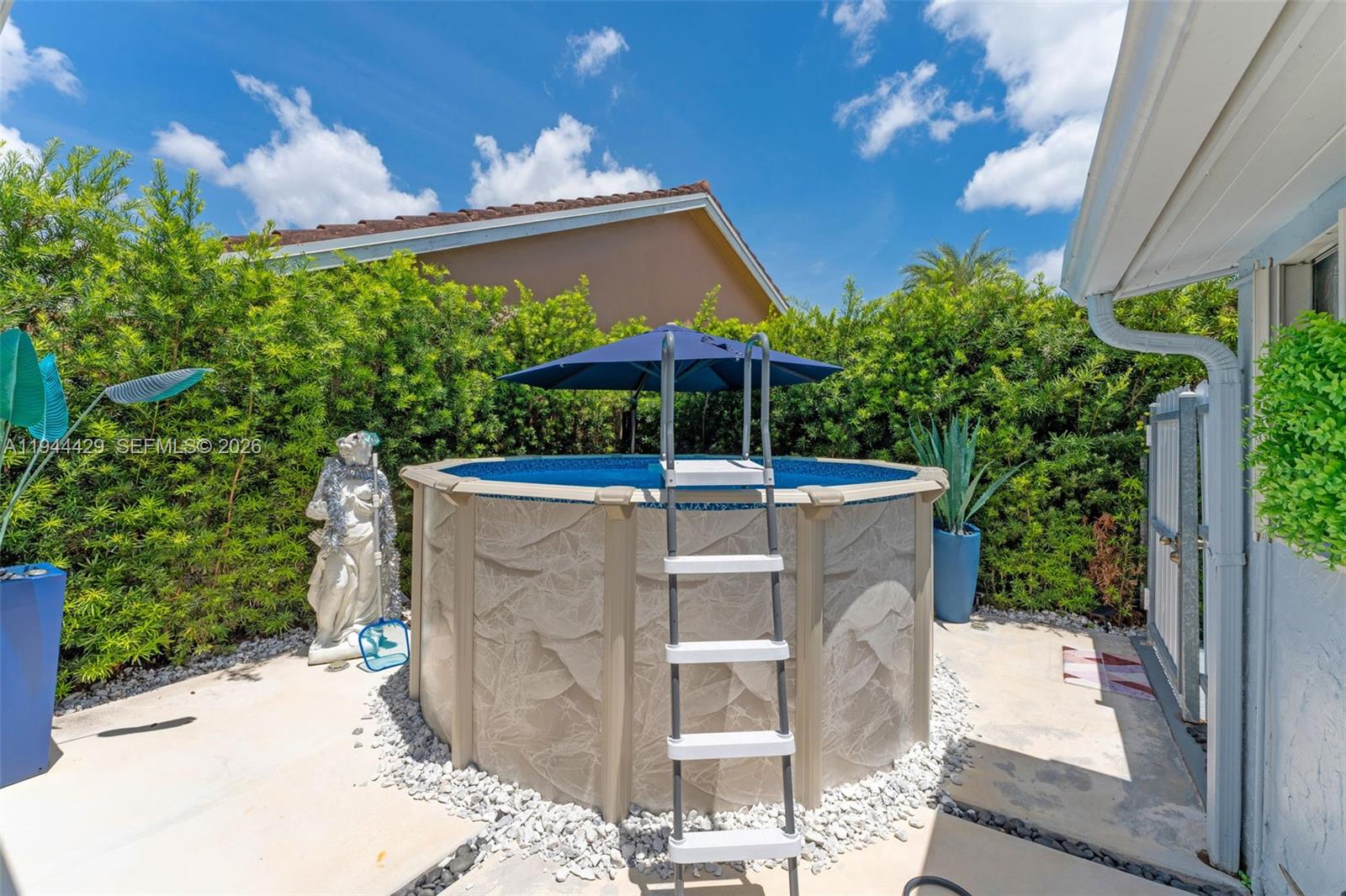 VENEZIA HOMES ESTATES IST - Residential