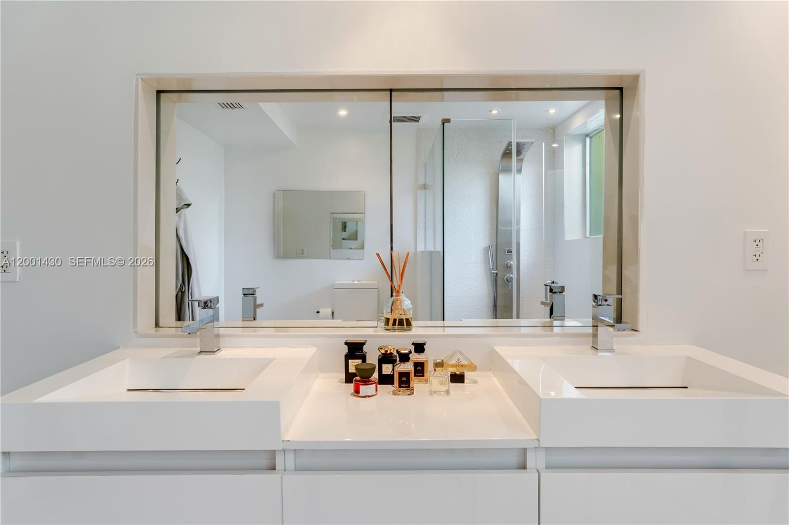 TREASURE PLAZA - Residential