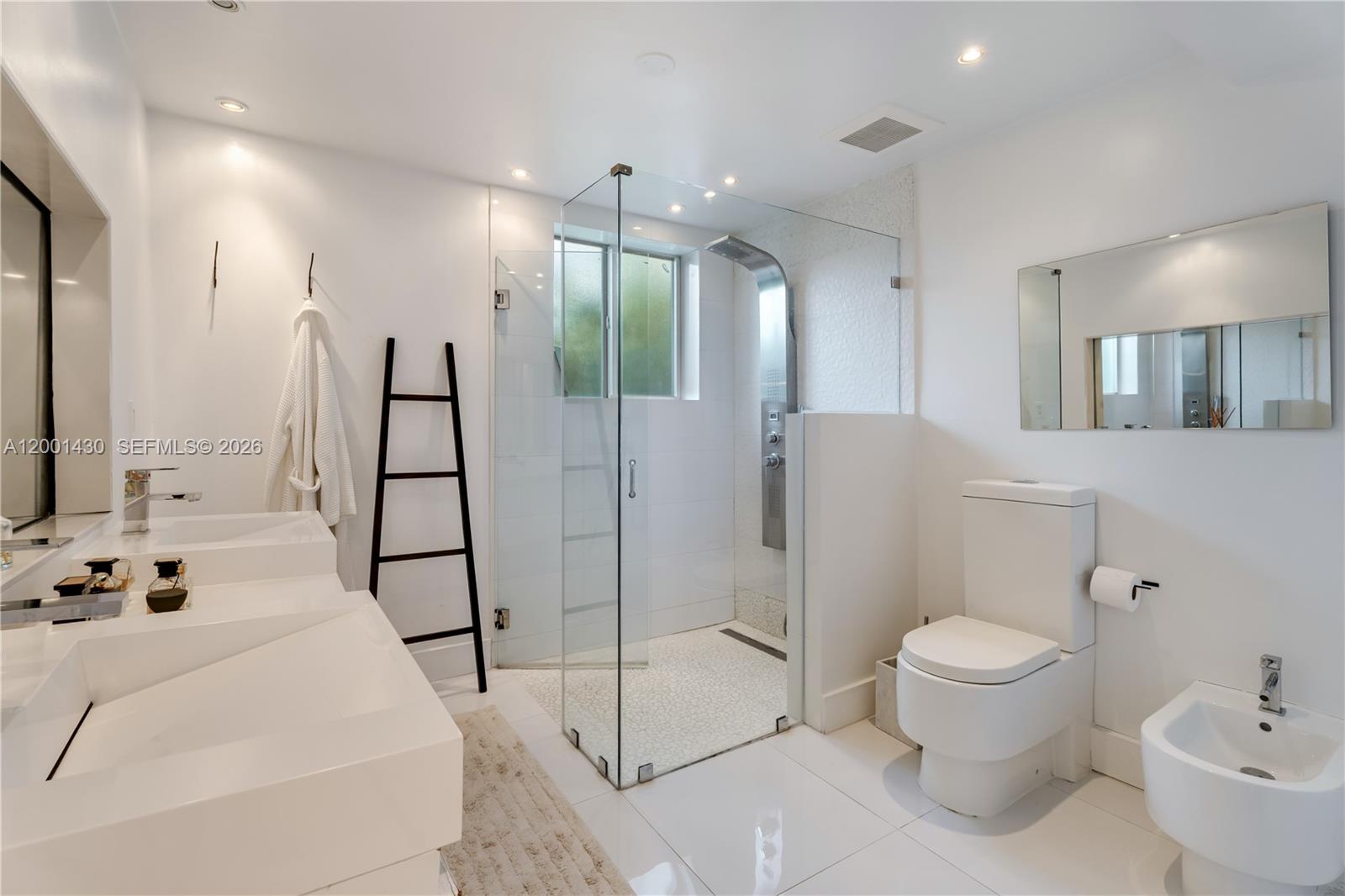 TREASURE PLAZA - Residential