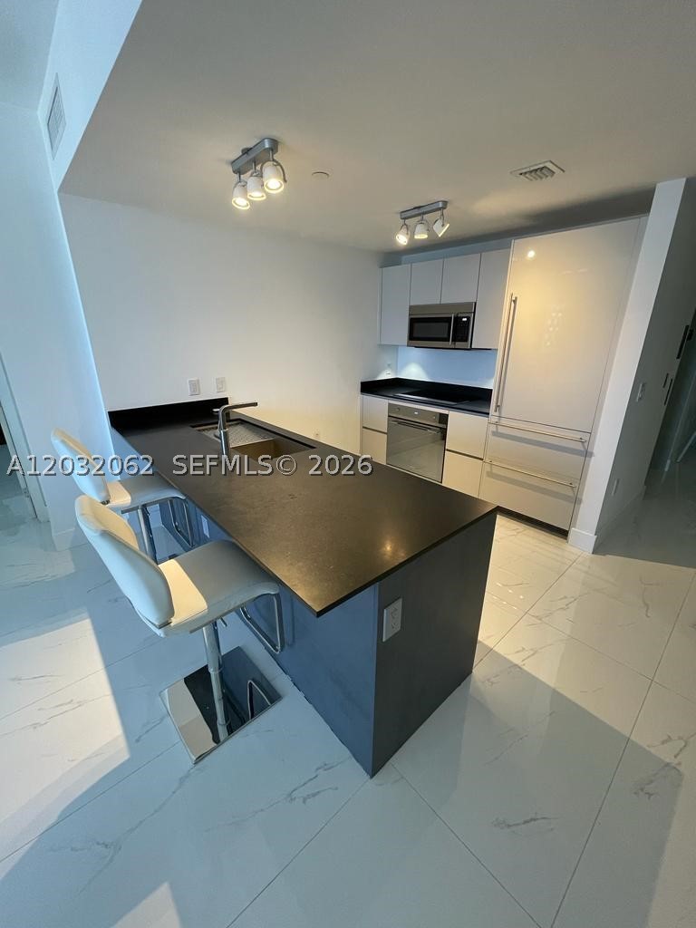 1010 Brickell Ave 2704