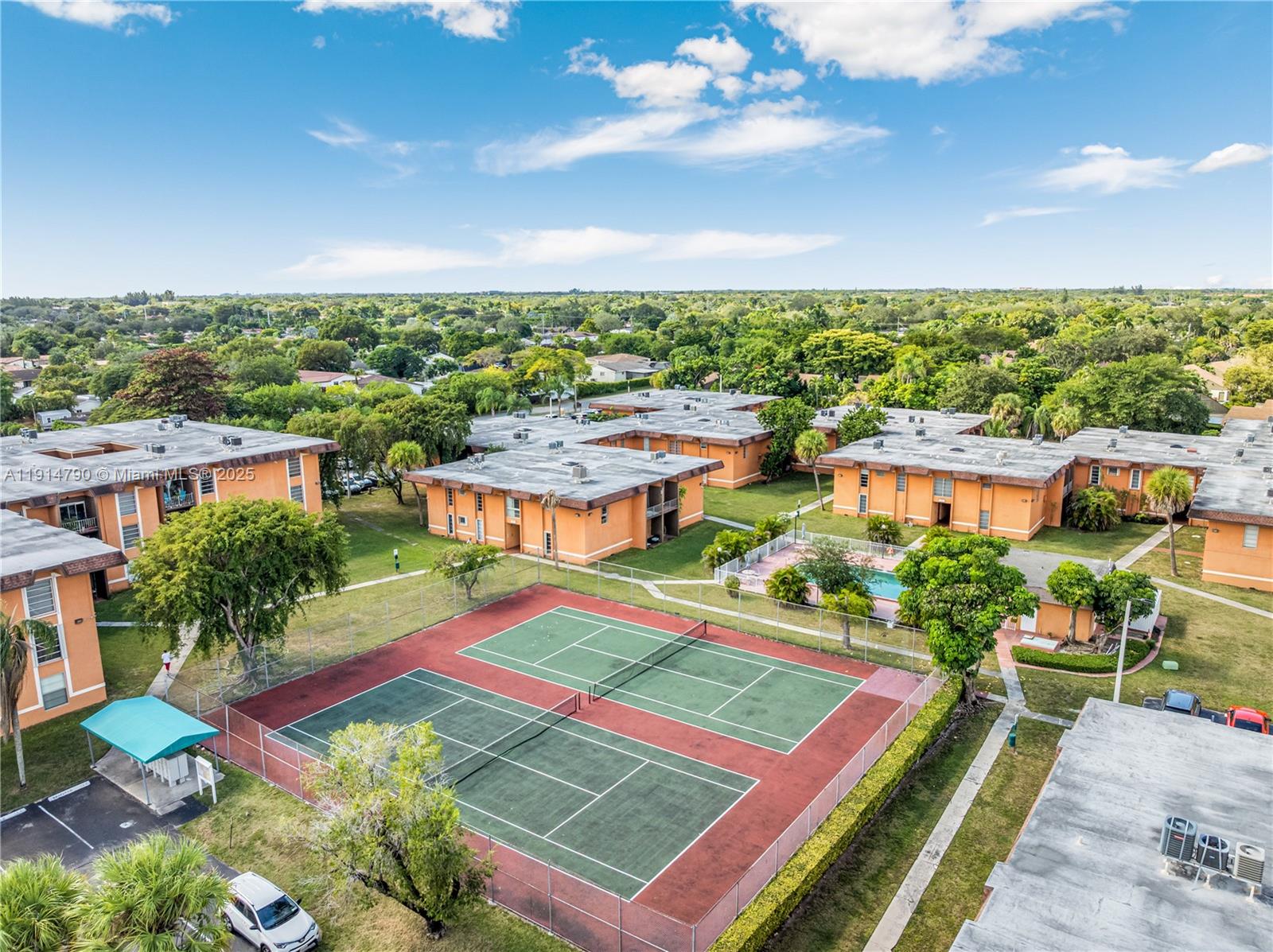 SUNSET PALMS EAST CONDO - Residential