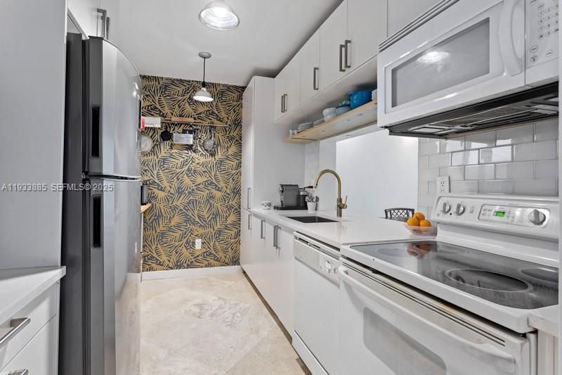 8888 Collins Ave 115