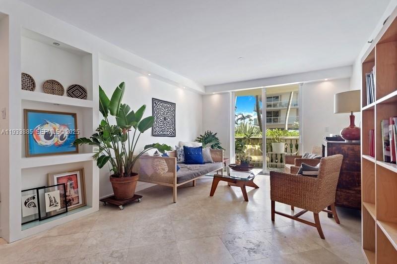 8888 Collins Ave 115