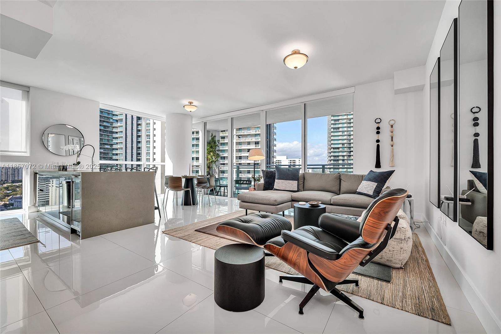 Experience upscale living in this beautifully appointed 2-bedroom, 2-bathroom corner unit at The Bond at Brickell. Every room boasts breathtaking views, and the residence comes fully furnished with brand-new modern furniture.
Available for seasonal occupancy (minimum 3 months) or annual rental. This unit rents quickly—secure it now before it’s gone!
