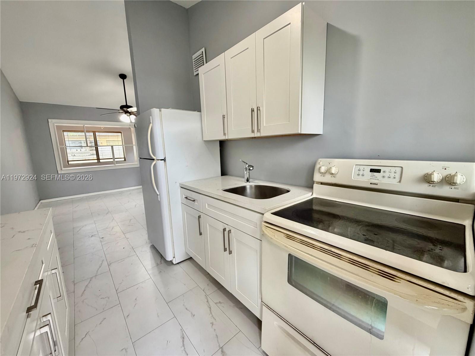 LINCOLN PARK THIRD ADD - Residential Lease