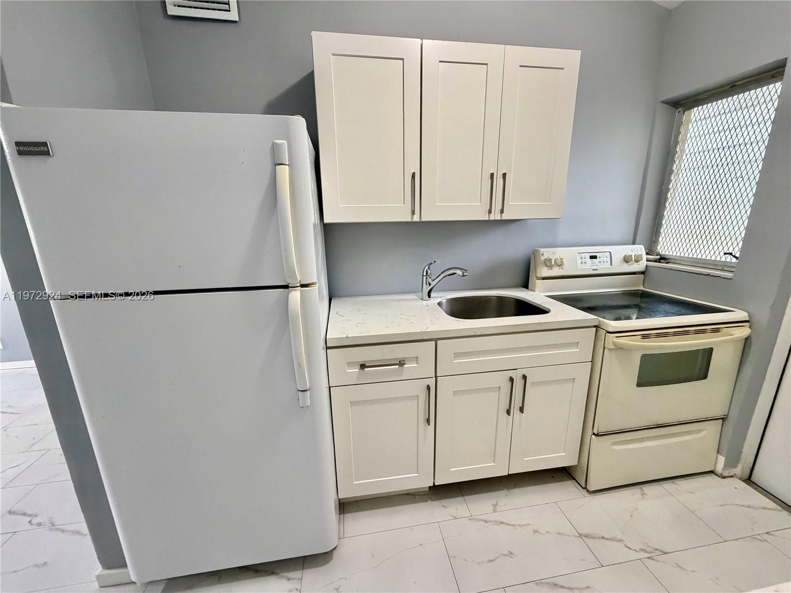 LINCOLN PARK THIRD ADD - Residential Lease