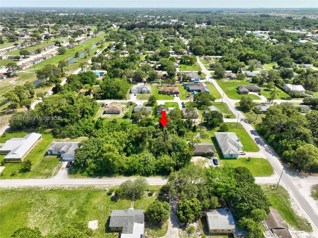 Photo of 3401 Avenue L, Fort Pierce, FL 34947 (MLS # A11980331)
