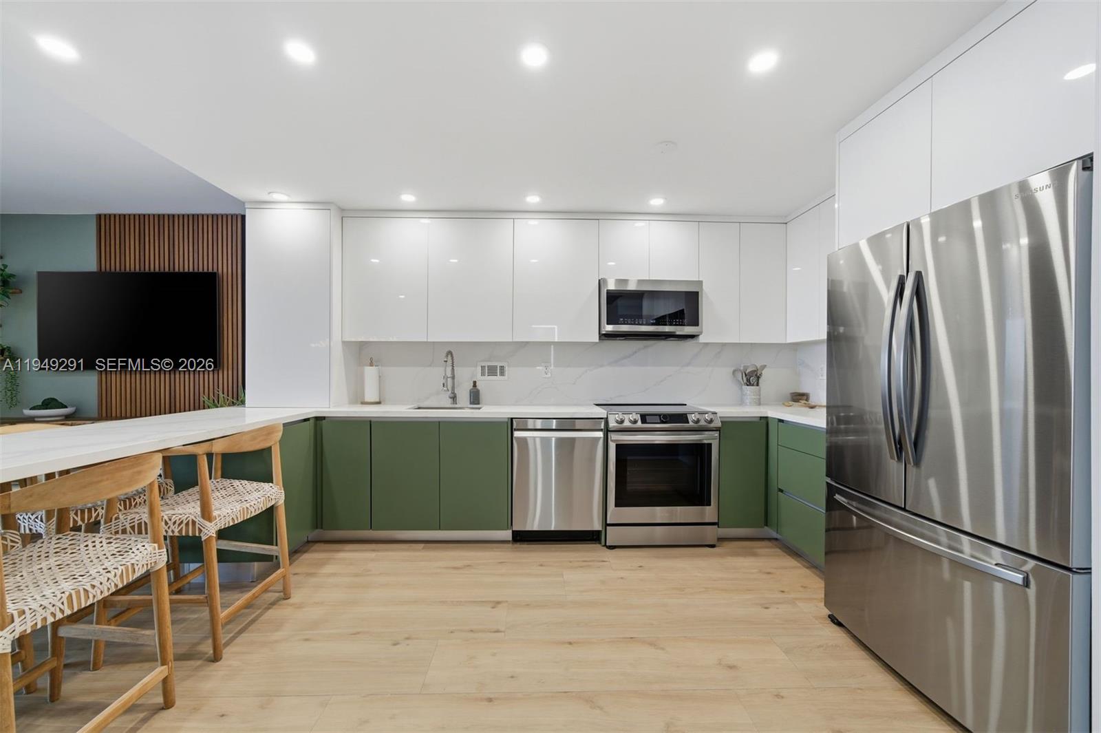 RONEY PALACE CONDO - Residential