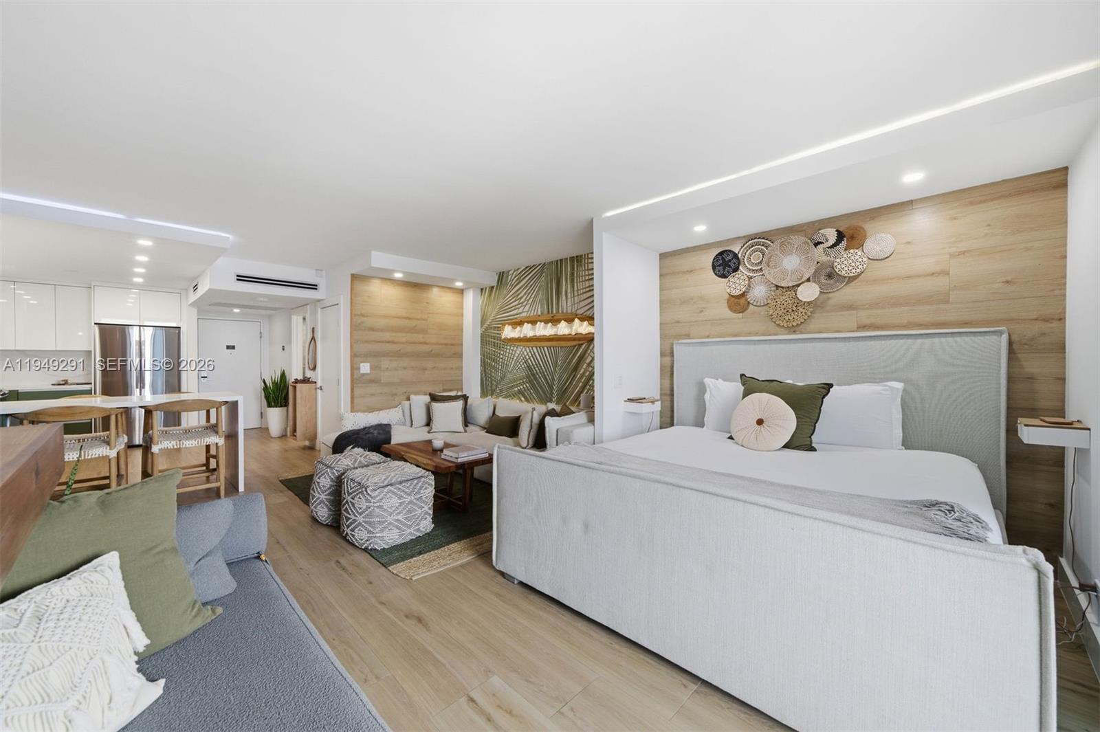 RONEY PALACE CONDO - Residential