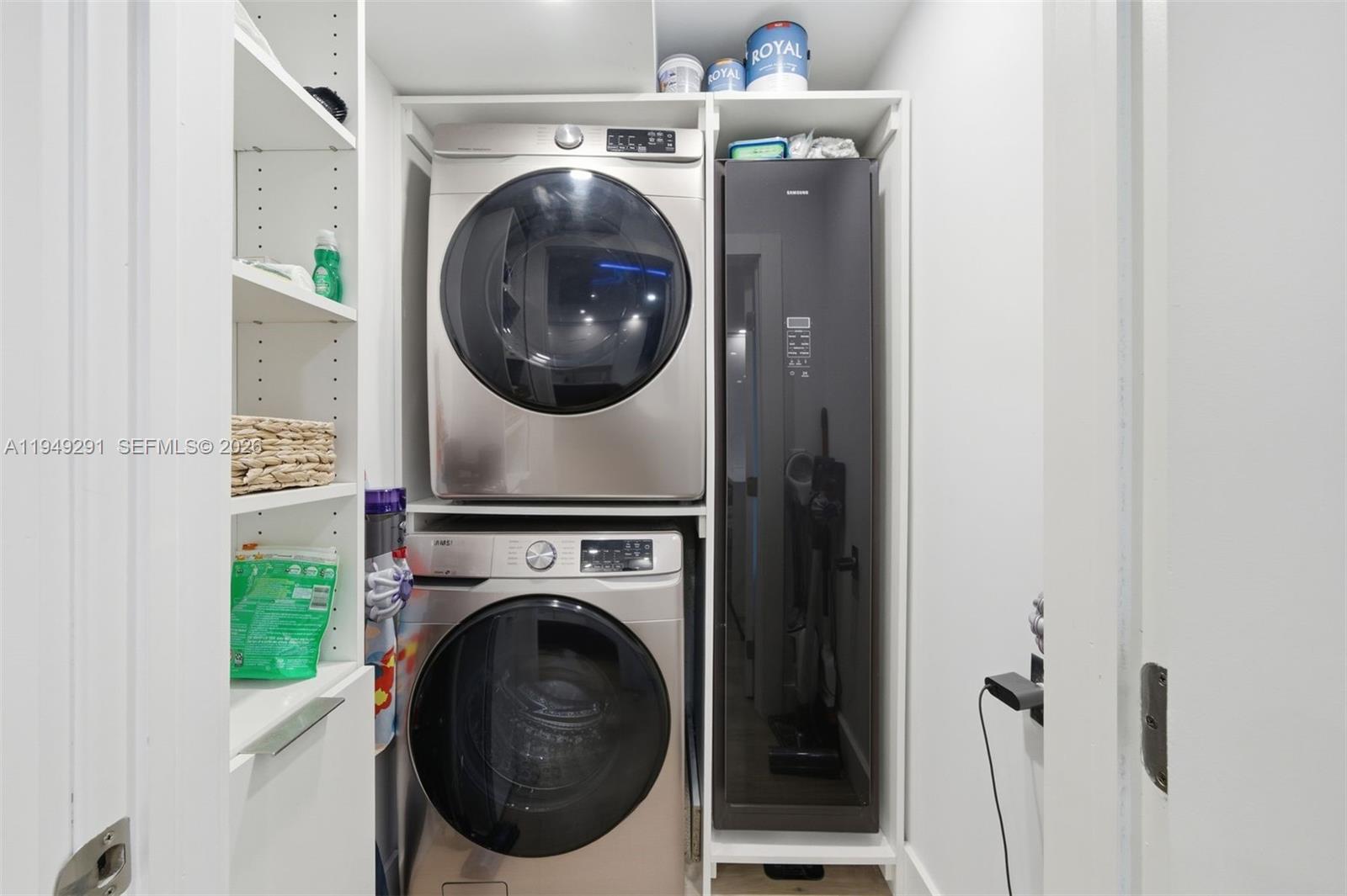 RONEY PALACE CONDO - Residential